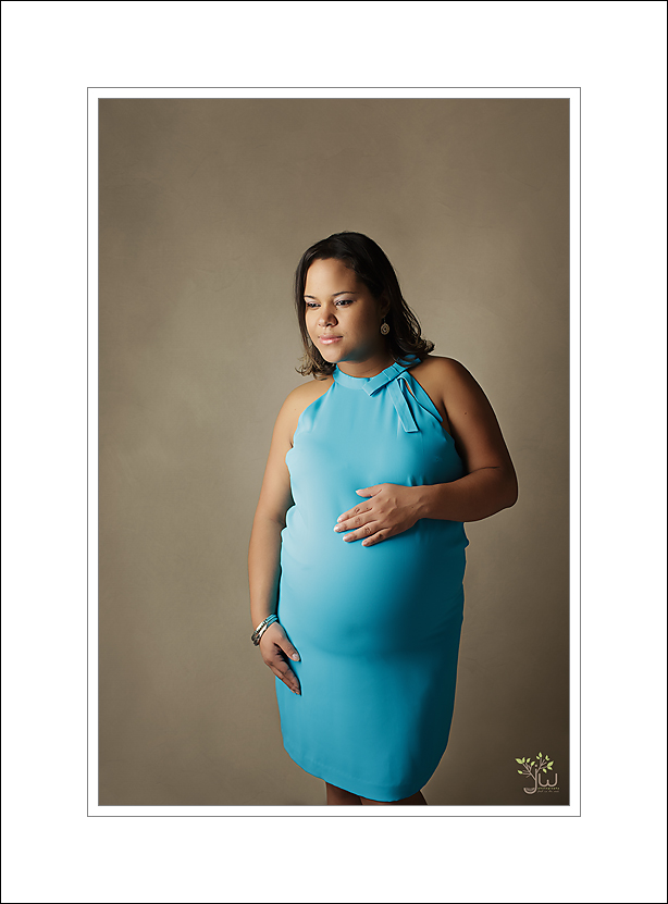Best Tacoma Maternity photographer