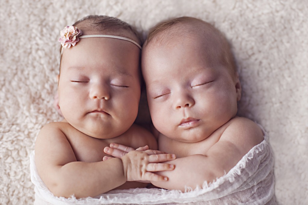 Newborn Photographer Twins